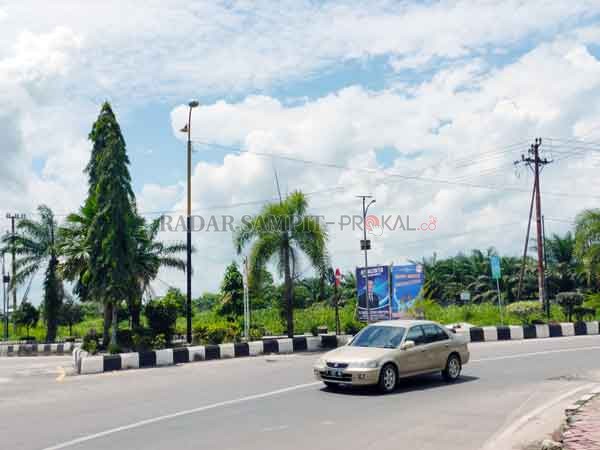 LAMPU: Sejumlah lampu yang terpasang di kawasan Jalan Ahmad Yani, Sampit.(DIAN TARESA/RADAR SAMPIT)