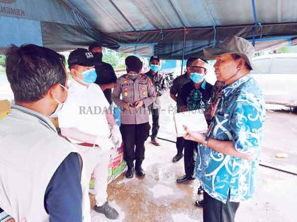 AKTIF DI LAPANGAN: Bupati Kapuas Ben Brahim S Bahat saat memantau Posko Satgas Covid-19, beberapa waktu lalu.
