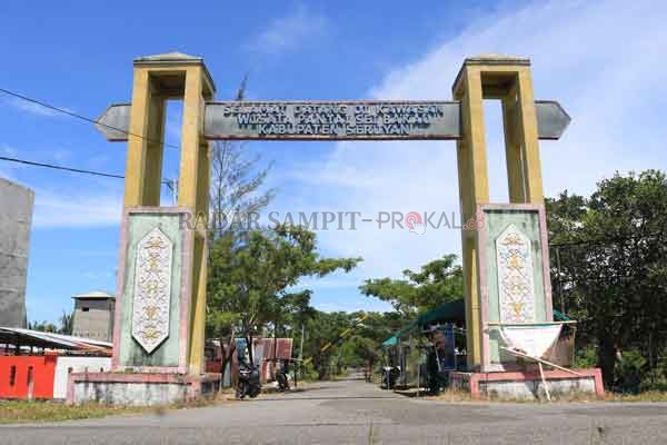 PINTU MASUK: Kondisi terkini pintu masuk Desa Sungai Bakau, Kecamatan Seruyan Hilir Timur, yang nampak adanya sebuah posko yang diperuntukkan memantau dan mengawasi aktivitas keluar masuk warga sekitar. (ISTIMEWA)