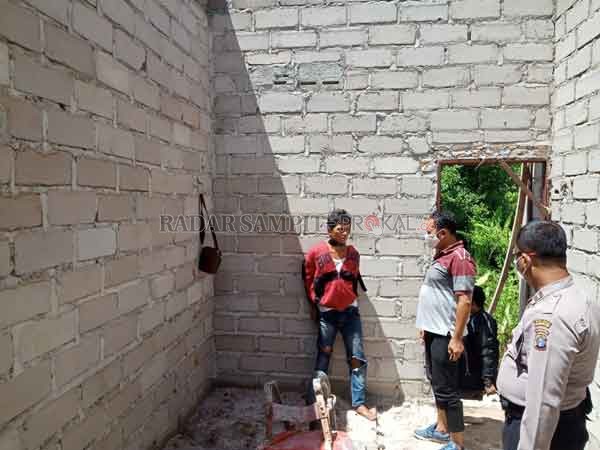 PENCURI : Khoirul Huda (24) tak dapat berkutik saat dibekuk petugas Kepolisian lantaran mencuri di Jalan Nyai Enat, Kecamatan Mentawa Baru Ketapang, Sampit.(IST/RADAR SAMPIT)