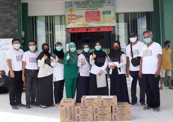 Pemegang HGB/HPL Jalan Iskandar Sampit memberikan bantuan untuk Puskesmas Ketapang dan Baamang, Rabu (6/5).