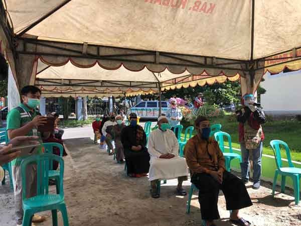 SEMBUH ; Enam warga Kobar dan Satu Warga Lamandau dipulangkan setelah hasil uji swab kedua dinyatakan negatif.(RSUD SULTAN IMANUDIN/RADAR PANGKALAN BUN)
