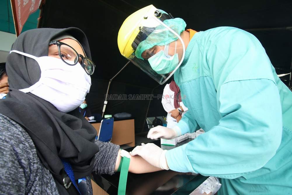 Pandemi Covid-19 sudah membuat perekonomian berhenti dan mengakibatkan angka kemiskinan naik signifikan.