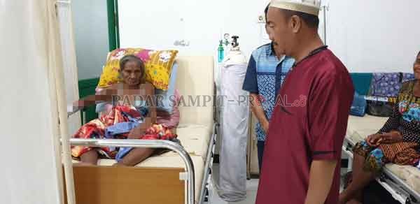 KUNJUNGI RSUD : Bupati Seruyan Yulhaidir saat mengunjungi rumah sakit di Kuala Pembuang beberapa waktu lalu.(DOK.RADAR SAMPIT)