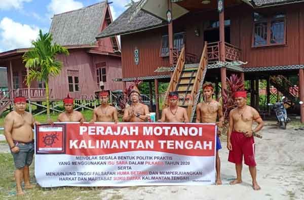 CIPTAKAN KEDAMAIAN: Perajah Motanoi Kalimantan Tengah mendeklarasikan terselenggaranya Pilkada Damai di Kalimantan Tengah tahun 2020.(IST/RADAR SAMPIT)
