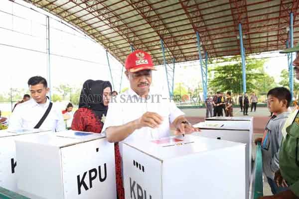 PEMILIHAN ; Bupati Seruyan Yulhaidir saat pemilu tahun lalu, setelah sempat tertunda Pemkab Seruyan telah menetapkan bahwa Pilkades Serentak akan dilaksanakan pada 29 Desember 2020.(DOK. HENDRI/RADAR SAMPIT)