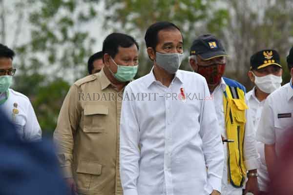 KUNKER : Rombongan Presiden RI Joko Widodo dan Menteri Pertahanan Prabowo Subianto serte beberapa menteri lainnya, ketika baru tiba di Palangka Raya.(istimewa)