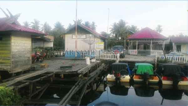 MATI SURI: Pelabuhan Sei Bantu Desa Sungai Pasir masih dimanfaatkan oleh warga setempat.(FAUZIANUR/RADAR SAMPIT)