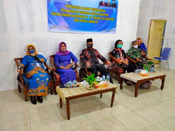 HADIRI: Sekda Kotim Halikinnor saat menghadiri satu kegiatan belum lama tadi.(DOK.YUNI/RADAR SAMPIT)