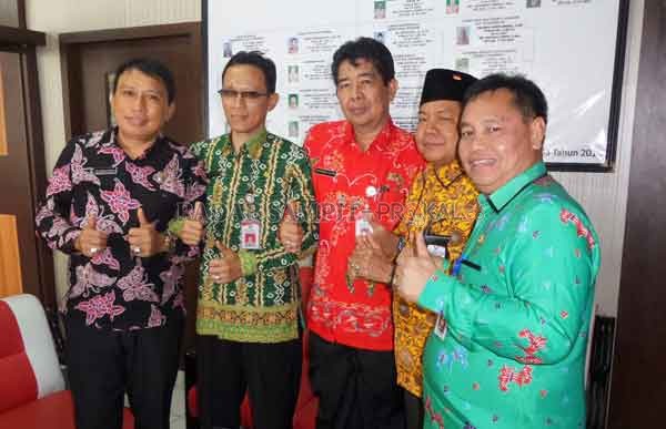 SENIOR : Selain Halikinnor (paling kiri), empat kepala SOPD yang sebelumnya telah mengikuti lelang jabatan untuk posisi sekda ; Marjuki, Suparmadi, Bima Ekawardhana dan Fajrurrahman.  Dan kini mereka berpeluang menduduki jabatan pj Sekda Kotim.(Dok.Radar