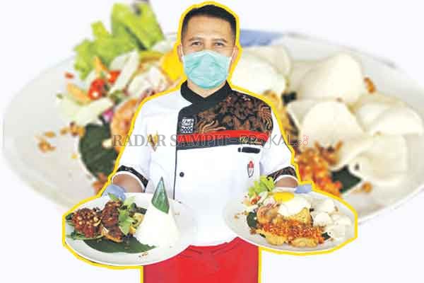 KHAS NUSANTARA: Chef Sukawan menunjukkan menu ayam taliwang dan nasi goreng geprek di  Aquarius Boutique Hotel Sampit (ABHS) kemarin.