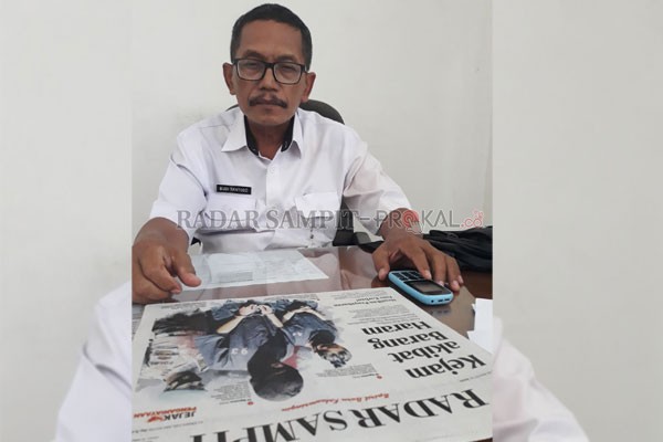 PRIHATIN : Kepada Radar Sampit, Rabu (26/8), Sekretaris Dinas Sosial kalteng Budi Santoso merasa miris terhadap perbuatan YAN dan AN yang menyiksa bocah berusia enam tahun.(DODI/RADARPALANGKA)