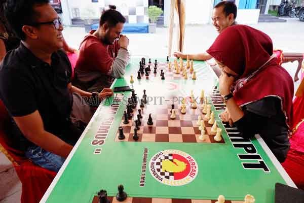 Turnamen Catur Radar Sampit yang digelar tahun lalu.(USAY NOR RAHMAD/RADAR SAMPIT)