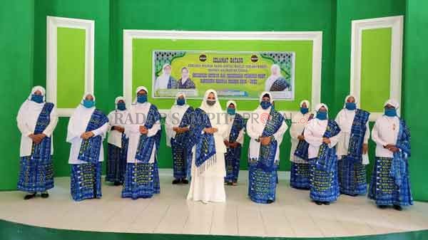 PELOPOR : Wakil Bupati Seruyan Hj Iswanti saat menghadiri pengukuhan Pengurus Daerah Badan Kontak Majelis Taklim (BKMT) periode 2018-2023. BKMT di Kabupaten Seruyan harus bisa menjadi wadah dan pelopor kegiatan majelis di wilayah tersebut.(HENDRI/RADAR SA