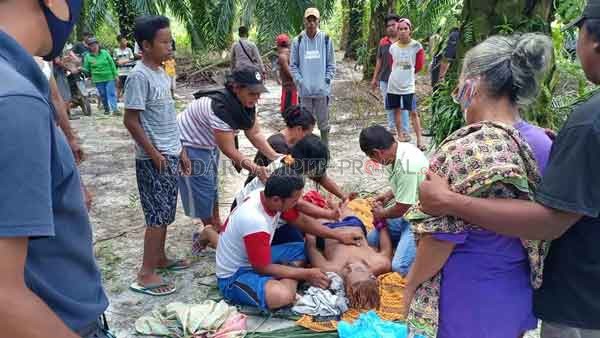 TEWAS TENGGELAM : Petrus Irwandi Sinaga (12), siswa Kelas II SMP warga Dusun Wanajaya, RT 16 RW 5 Desa Sungai Rangit Jaya, Kecamatan Pangkalan Lada, Kabupaten Kotawaringin Barat harus meregang nyawa akibat terbawa pusatan arus daerah aliran Sungai Kalap K