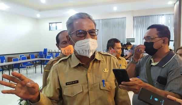 RAPID TEST: Sekda Kobar Suyanto menjelaskan terkait biaya rapid test gratis hanya untuk pelajar yang kurang mampu saja. (RINDUWAN /RADAR PANGKALAN BUN )