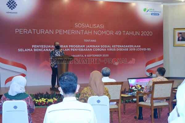 Direktur Utama BPJAMSOSTEK Agus Susanto memberikan sambutan dalam sosialisasi  PP Nomor 49 tahun 2020.