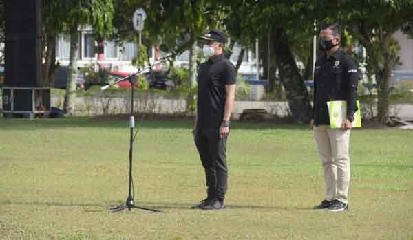 SAMBUTAN : Wali Kota Palangka Raya Fairid Naparin saat pidato menyampaikan sejumlah keberhasilan selama 2 tahun memimpin pemerintahan.(Dok Humas Kota)