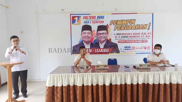 DIALOGIS : Ujang Iskandar hadir di Kabupaten Lamandau. Calon Wakil Gubernur pasangan Ben Brahim dan mantan Bupati Kobar dua periode ini mengaku perlu untuk melakukan silaturahmi dan berdiskusi langsung dengan masyarakat Kabupaten Lamandau guna mengetahui