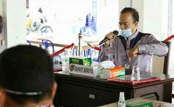 HIMBAU: Bupati Seruyan Yulhaidir saat menyampaikan arahannya, terkait bijak bermedsos di Rujab belum lama tadi.(IST/RADARSAMPIT)