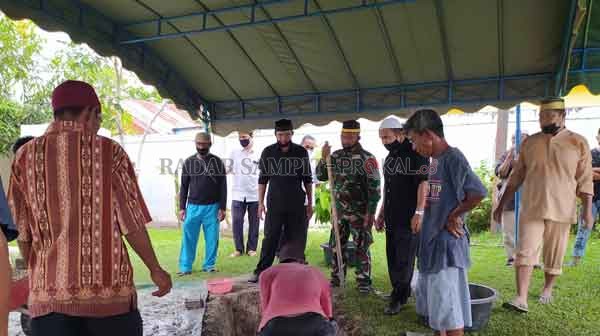 Ayahanda Calon Gubernur Kalteng H Sugianto Sabran akan dimakamkan di kediamannya, Gedung Puti Jalan Abdul Ancis, Kelurahan Mendawai, Kecamatan Arut Selatan, Kabupaten Kobar, Sabtu (7/11) pagi.(SULISTYO/RADAR PANGKALAN BUN)