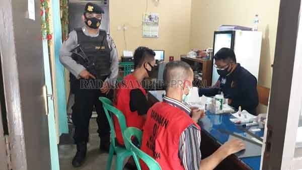 RAPID TEST : Para tahanan Polresta Palangka Raya diperiksa kesehatan sebelum dilimpahan ke Rutan Kelas II A Palangka Raya. ( IST/RADAR PALANGKA)