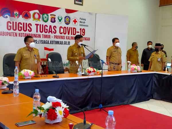 RAPAT: Salah satu kegiatan rapat yang dipimpin oleh Bupati Kotim Supian Hadi, yang dihadiri sejumlah pejabat SOPD dilingkup Pemkab Kotim beberapa waktu lalu.(DOK.YUNI/RADAR SAMPIT)