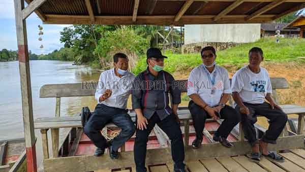 KAMPANYE: Calon Bupati (cabup) Kotawaringin Timur (Kotim) Halikinnor mengunjungi desa-desa untuk menyampaikan visi misi dalam memimpin Kotawaringin Timur.(ISTIMEWA FOR RADAR SAMPIT)