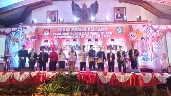 LANCAR: Debat paslon bupati dan wakil bupati Kotim yang digelar KPU Kotim di gedung Serba Guna tadi malam berlangsung lancar.(HENY/RADAR SAMPIT)