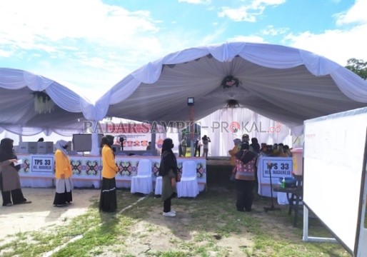 PROTOKOL KESEHATAN : Komisi Pilihan Umum (KPU) Kabupaten Kotawaringin Barat (Kobar) melakukan penyesuaian berupa penambahan keperluan logistik di tiap TPS untuk memaksimalkan penerapan protokol kesehatan saat pemungutan suara. (ISTIMEWA)