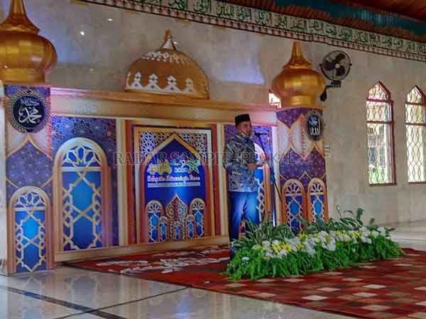 Bupati Kotim Supian Hadi memberikan sambutan saat pembukaan MTQ Kabupaten Kotim di Masjid Al Falah Sampit, belum lama ini. (YUNI/RADAR SAMPIT)