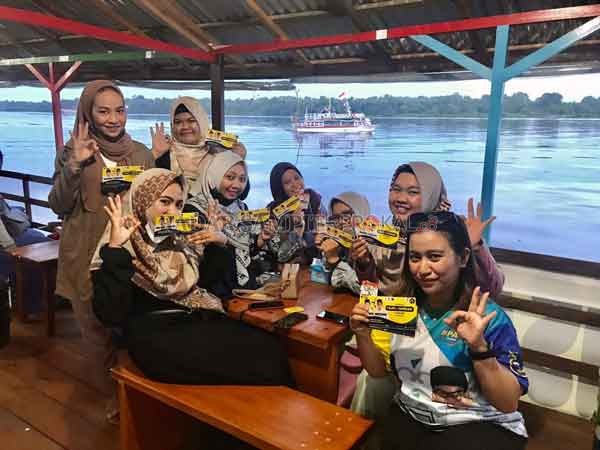 MENDUKUNG PENUH: Guru muda dari sekolah swasta di Kota Sampit menyatakan dukungan untuk PANTAS, baru-baru ini.(HENY/RADAR SAMPIT)