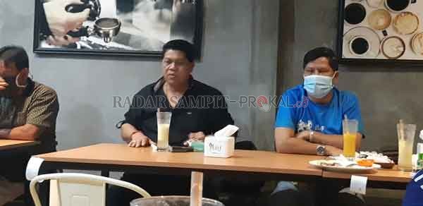 Ketua Fraksi Partai Demokrat DPRD Kabupaten Kotawaringin Timur Parimus dalam sebuah pertemuan.(RADO/RADAR SAMPIT)