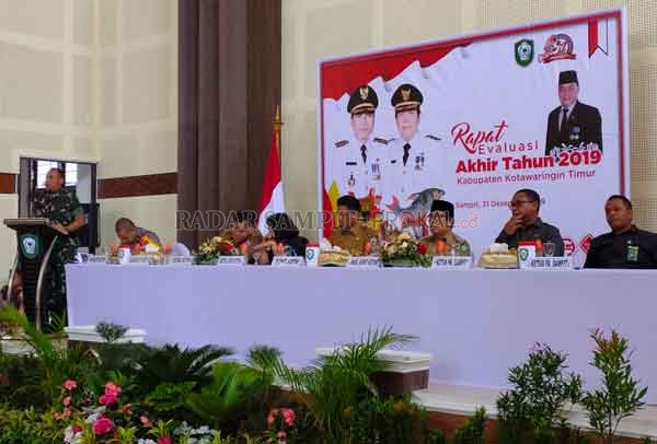 EVALUASI: Kegiatan rapat evaluasi akhir yang di gelar pada penghujung tahun 2019 lalu.(DOK. YUNI/RADAR SAMPIT )