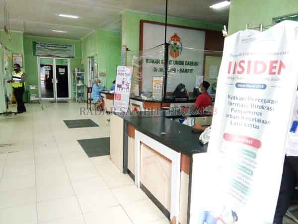 TETAP BUKA: Layanan IGD di RSUD dr Murjani tetap operasional di hari pemungutan suara Pilkada, Rabu (9/12).(HENY/ RADAR SAMPIT)