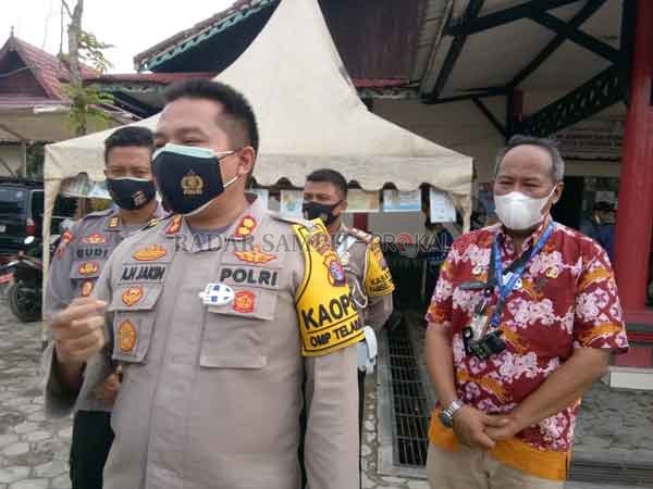 HENY/RADAR SAMPIT  OPERASI LILIN: Kapolres Kotim saat diwawancara awak media di kantor Dinas Komunikasi dan Informatika (Diskominfo) Kotim, belum lama ini.