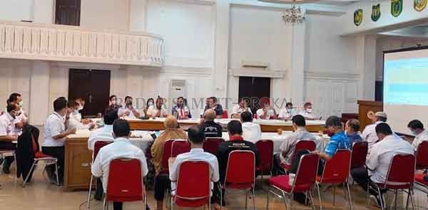 PERSIAPAN : Mewujudkan hasil maksimal untuk membawa harum nama daerah Kalimantan Tengah, Pengurus KONI Kalteng, Dispora Provinsi Kalteng bersama 16 Cabor)  melaksanakan rapat koordinasi mengenai kesiapan atlet dan kesiapan anggaran menghadapi PON Papua 20