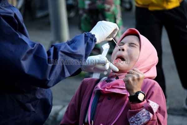 ILUSTRASI. Rapid Swab Test Antigen. (Imam Husein/Jawapos)