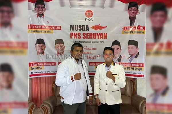 RAPATKAN BARISAN : Ketua DPD PKS Kabupaten Seruyan (kiri) didampingi Sekretaris DPD PKS Seruyan Denni Rahmadani usai pelaksanaan Musda secara virtual.( ISTIMEWA/RADAR SAMPIT)
