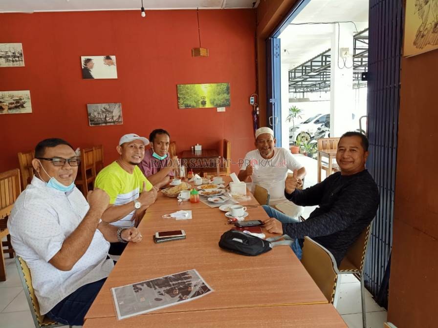 PERSIAPAN : Panitia bersama Pengurus Angkatan Muda Penerus Pertempuran (AMPP) 14 Januari 1946, saat membahas persiapan acara. (SYAMSUDIN/RADAR PANGKALAN BUN)