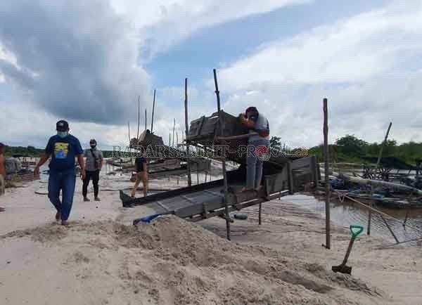 ILEGAL: Jajaran Kepolisian Resor (Polres) Kotim berhasil mengungkap praktik penambang emas ilegal di Desa Pundu, Kecamatan Cempaga Hulu, Selasa (26/1) lalu.(IST/RADAR SAMPIT)