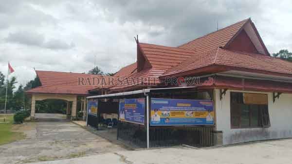 TUTUP : Kantor Disdukcapil Lamandau tutup total sampai tiga hari kedepan setelah salah satu pegawainya dinyatakan positif Covid-19.(ISTIMEWA/RADAR PANGKALAN BUN)