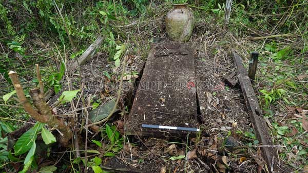 DIDATA: Makam Patih Pait di Desa Natai Sedawak.(FAUZIANNUR/RADAR SAMPIT)