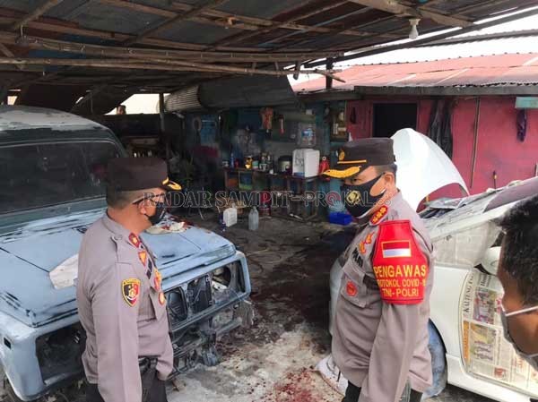LOKASI KEJADIAN: Bengkel tempat perampok beraksi dengan melukai korbannya di  Jalan Sisingamangaraja Palangka Raya, Jumat (26/2). (DODI/RADAR SAMPIT)