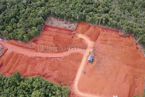 Tambang galian C ilegal di Desa Bukit Raya, Kecamatan Cempaga Hulu, yang merusak hutan. Kabarnya kasus ini sudah ditangani   Mabes Polri.(IST/RADAR/SAMPIT)