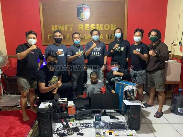 DIAMANKAN : Sat Reskrim Polresta Palangka Raya berhasil meringkus pelaku curat berinisial  AP (22)  warga Jalan Kecipir, Rabu (10/3) kemarin.Insret barang bukti.( IST RADAR PALANGKA)