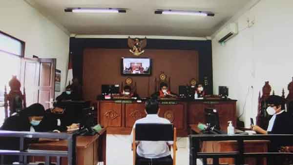 VONIS BEBAS: Majelis Hakim Tipikor PN Palangka Raya membebaskan terdakwa kasus dugaan korupsi sumur bor dari jeratan hukum, Selasa (20/4).(IST/RADAR SAMPIT)