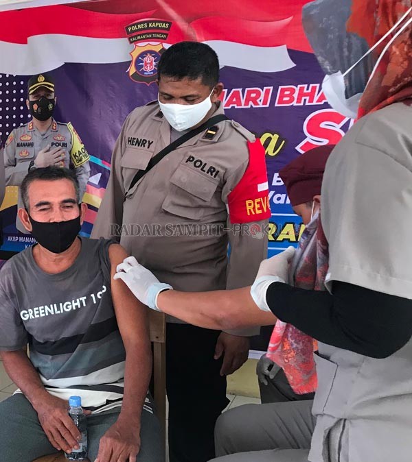 KEJAR TARGET: Vaksinasi untuk kalangan lansia di Pulang Pisau untuk menekan penyebaran Covid-19, beberapa waktu lalu.