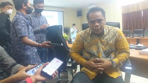 EVALUASI: Ketua Pansus LKPJ 2021 Harsandi menyampaikan rencana terjun langsung ke lapangan. (HENDRI EDITIA/RADAR SAMPIT)