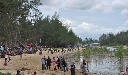 WISATA PANTAI: Keberadaan industri kecil menengah (IKM) diharapkan mampu menjadi salah satu pendukung dalam pengembangan sektor pariwisata.